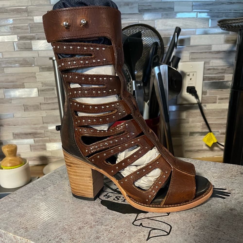 NEW - Freebird by Steve Lotus in the color Cognac